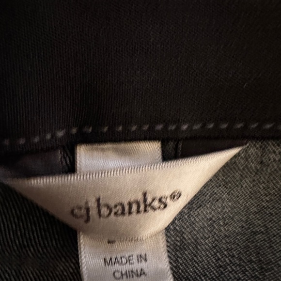 CJ Banks Denim Capris Size Darker Wash 24W - Picture 2 of 3